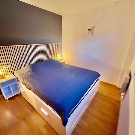 Superbe Rénové, Résidence Avec Piscine Appartement Roses